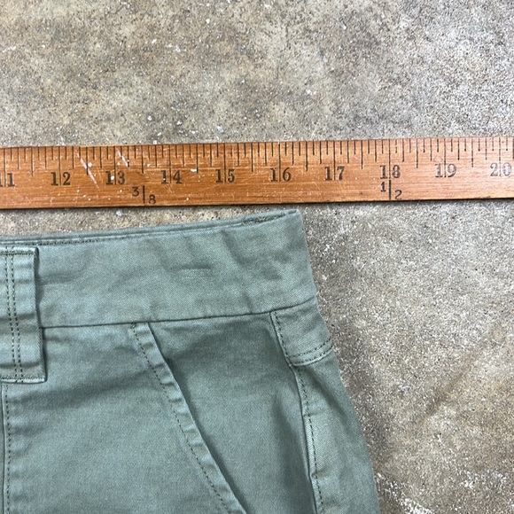 Sanctuary Olive Green Skirt
Size: 31 - Picture 5 of 6